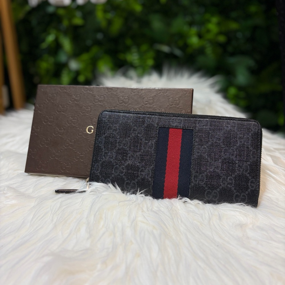 Gucci GG Supreme Zip Around Wallet w/ Box